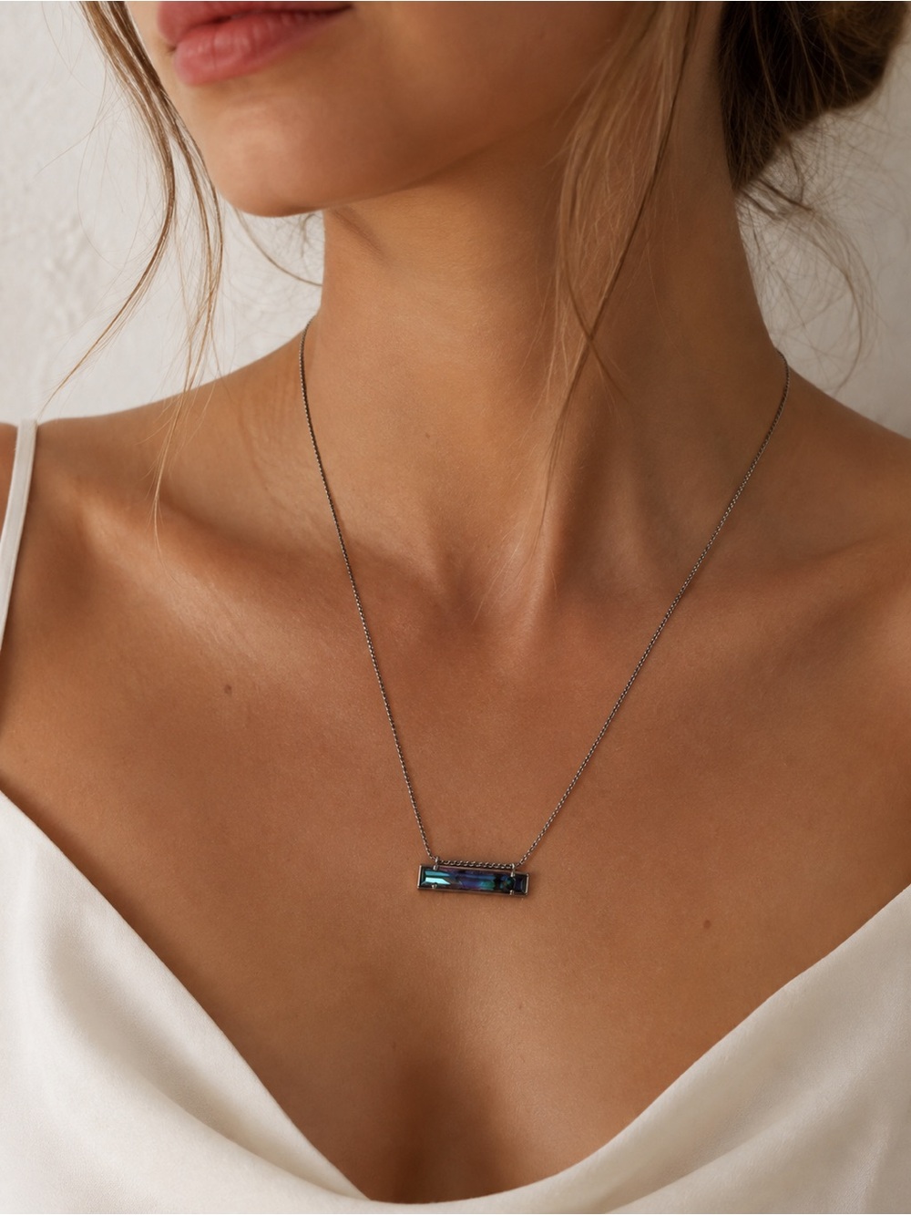 Kendra Scott Iridescent Blue Bar Pendant Necklace